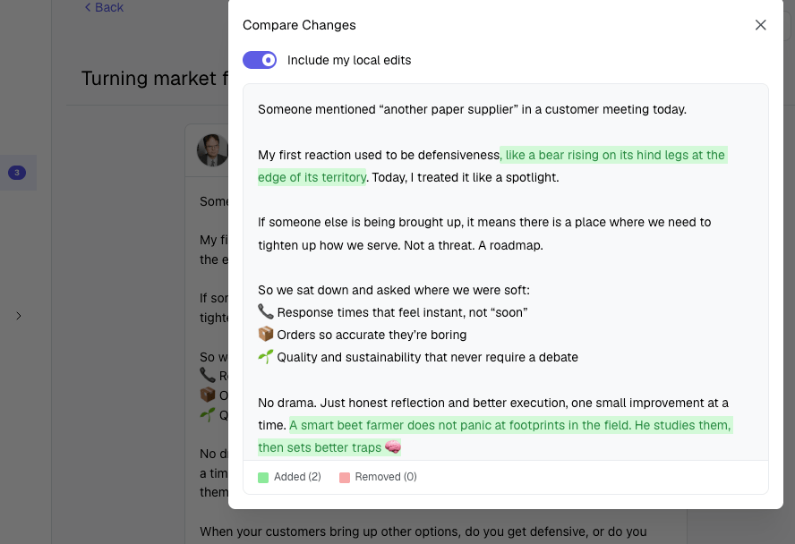 Heyoo Compare Changes view showing tracked edits between two versions of a LinkedIn post, with added text highlighted