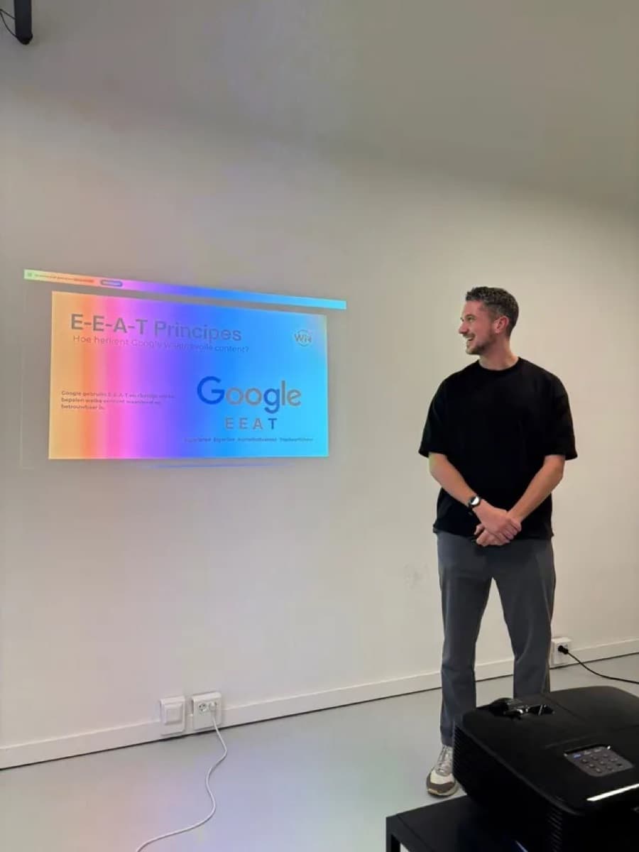 Willem Nales presenting a workshop on Google’s E-E-A-T principles